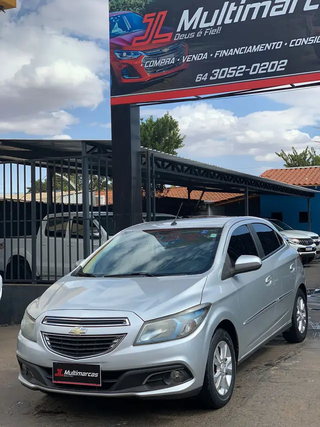 Carro Chevrolet Onix 2013 1.4 LT SPE/4
