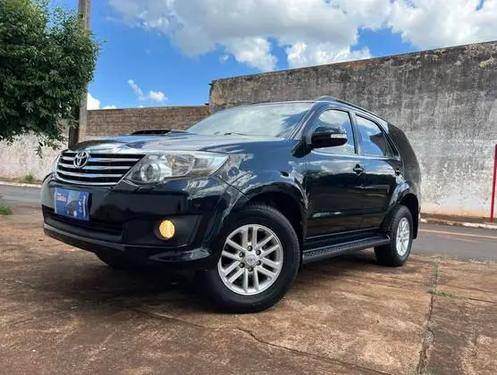 Carro Toyota Hilux SW4 2012 SRV 3.0 TDI 4X4 (5 Lugares)