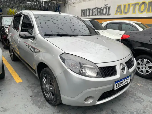 Carro Renault Sandero 2010 Privilège 1.6 8V Hi-Torque (flex)