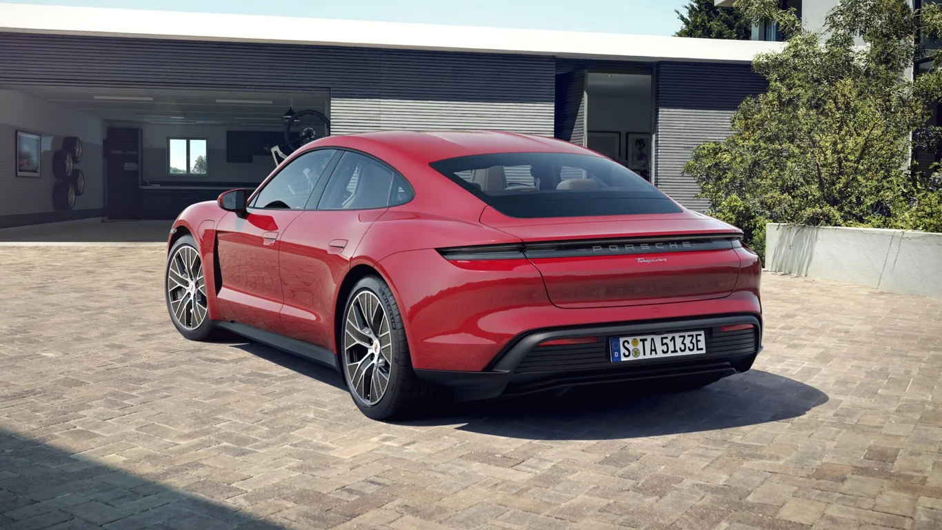 Porsche Taycan Turbo S (Elétrico)