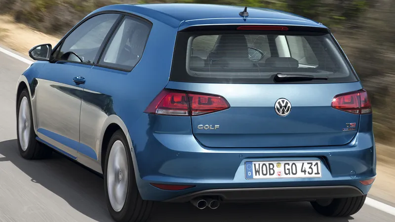 VW registra no Brasil raríssimo Golf duas portas que nunca tivemos