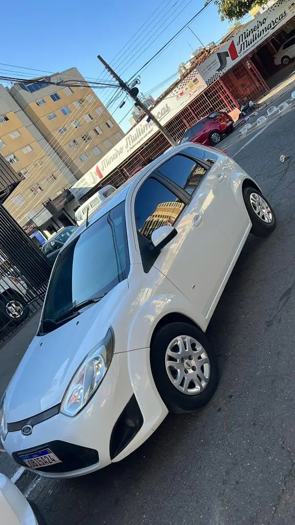 Carro Ford Fiesta Hatch 2014 S Plus 1.0 RoCam (Flex)