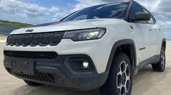 SUVs a diesel estão desvalorizados e viraram raridade, mas o Jeep Compass Trailhawk TD350 2023 é um dos poucos capazes de uso na estrada e no off-road