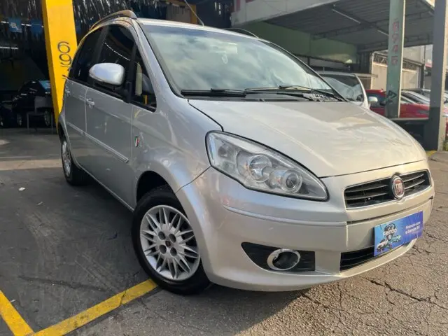 Carro Fiat Idea 2013 Attractive 1.4 8V (Flex)