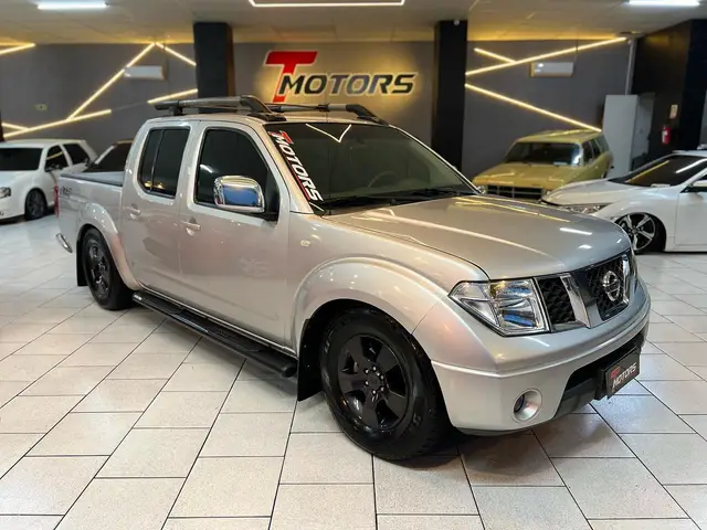 Carro Nissan Frontier 2012 LE 4x4 2.5 16V (cab. dupla)