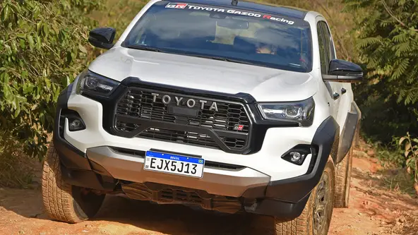 Versão Gazoo Racing da picape chega à sua quarta versão, mas desta vez o tiro parece ter sido mais certeiro: é a Hilux mais legal que já dirigi