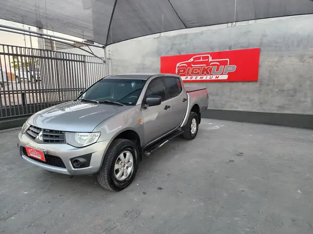 Carro Mitsubishi L200 Triton Sport 2013 3.2 Di-D 4x4 GLX