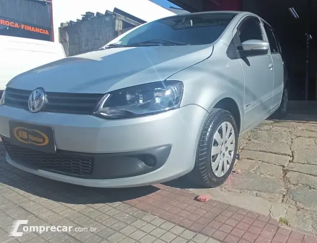 Carro Volkswagen Fox 2011 1.0 8V (Flex) 4p
