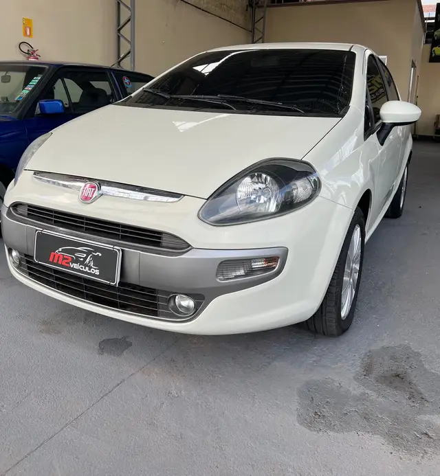 Carro Fiat Punto 2016 Essence 1.6 16V (Flex)