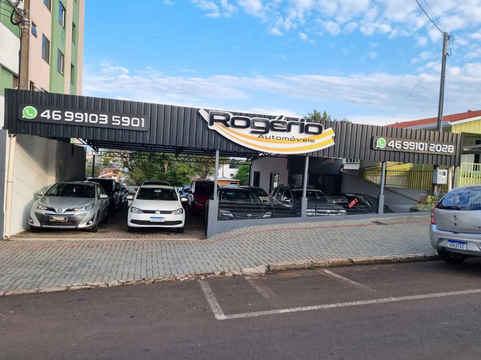 Fachada da loja Veículos à venda em ROGERIO AUTOMOVEIS - Pato Branco - PR | Mobiauto