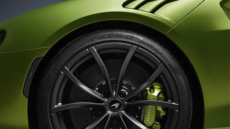 Pirelli testa pneus que usam 5G para escapar de buracos e chegam a 500 km/h