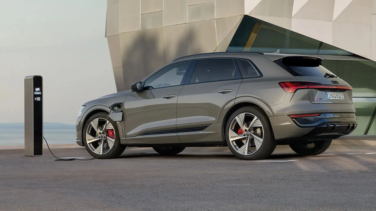 Audi Q8 e-tron Performance Black