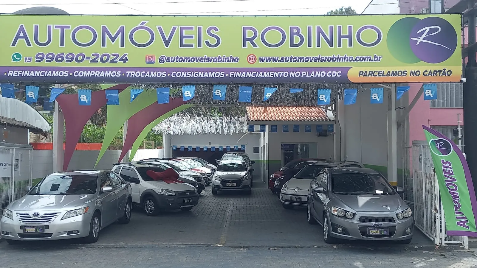 Fachada da loja Veículos à venda em Automóveis Robinho - Sorocaba - SP | Mobiauto