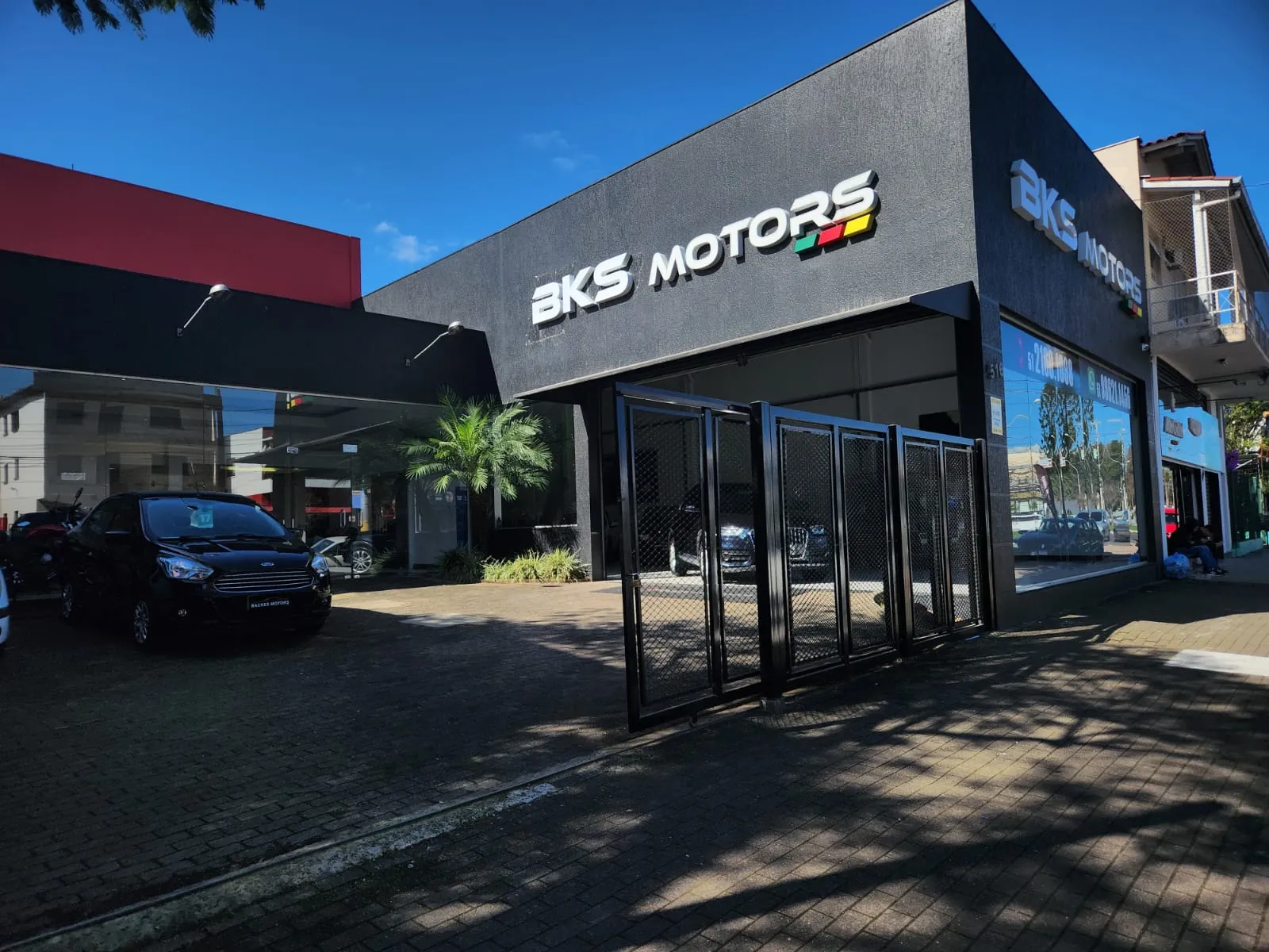Fachada da loja Veículos à venda em BACKES MOTORS C - São Leopoldo - RS | Mobiauto