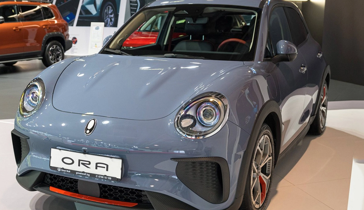 Hatch será o primeiro elétrico da marca no país e chega para ser o principal rival do BYD Dolphin 
