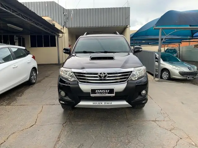 Carro Toyota Hilux SW4 2013 SRV 3.0 4X4 (7 Lugares)