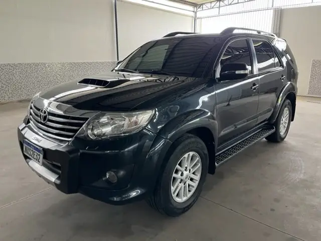 Carro Toyota Hilux SW4 2013 SRV 3.0 4X4 (7 Lugares)