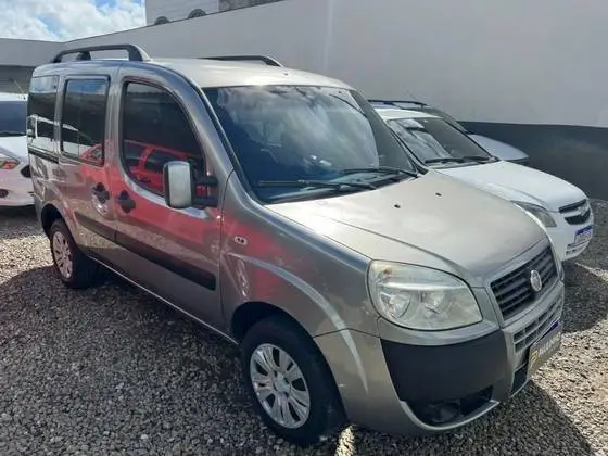 Carro Fiat Doblò 2014 Essence 1.8 16V (Flex)