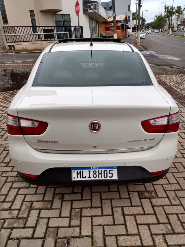 Carro Fiat Grand Siena 2014 Essence 1.6 16V (Flex)