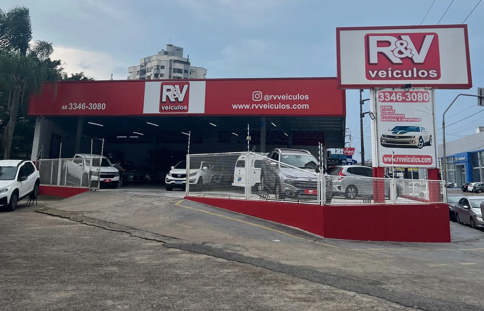 Fachada da loja Veículos à venda em R & V VEICULOS - São José - SC | Mobiauto