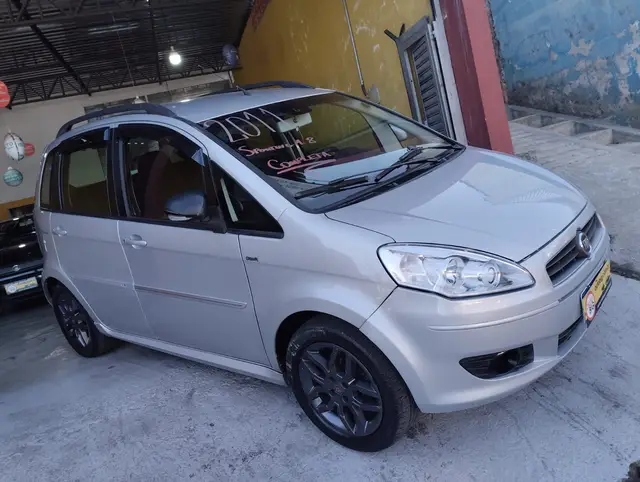 Carro Fiat Idea 2011 Sporting 1.8 16V E.TorQ (Flex)