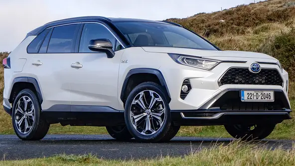 Fabricante prepara tecnologia PHEV (híbrido de recarga externa) convertida para flex em nosso mercado, usando como mula um RAV4 de 306 cv