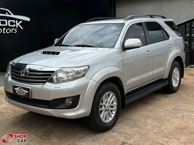Carro Toyota Hilux SW4 2014 3.0 TDI 4x4 SRV 7L