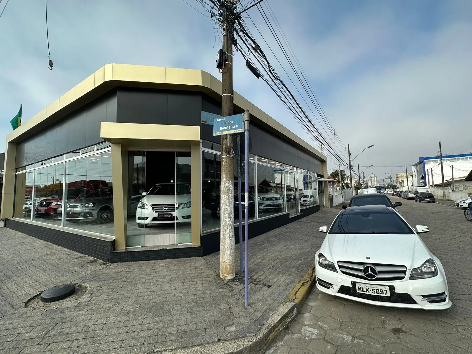 Fachada da loja Veículos à venda em Mafra Motors - Itajaí - SC | Mobiauto