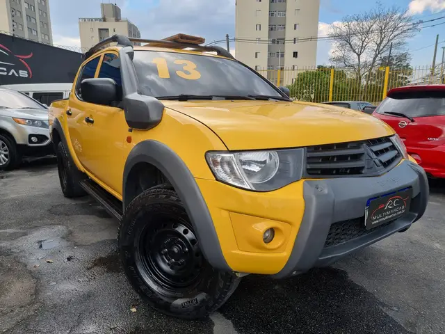 Carro Mitsubishi L200 Triton Sport 2013 3.2 DI-D 4x4 Savana