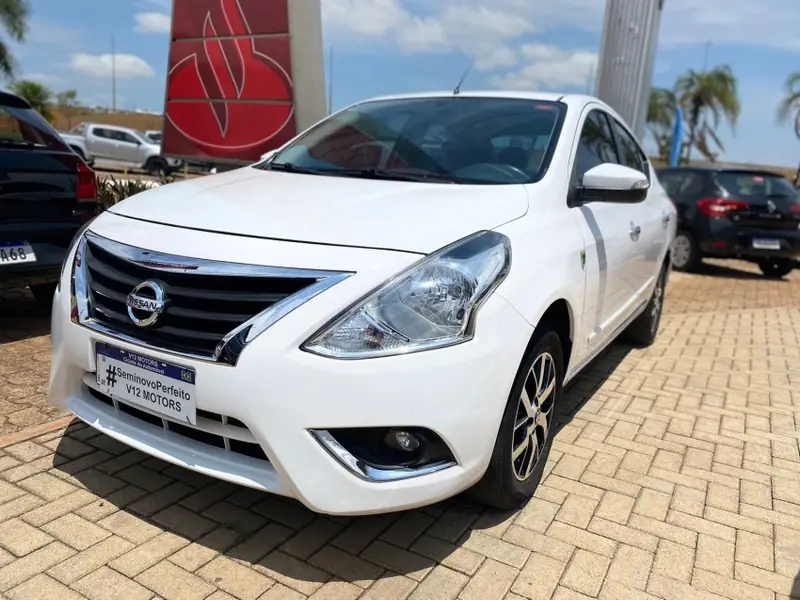 Nissan Versa 1.6 16V SV FlexStart CVT (Flex)