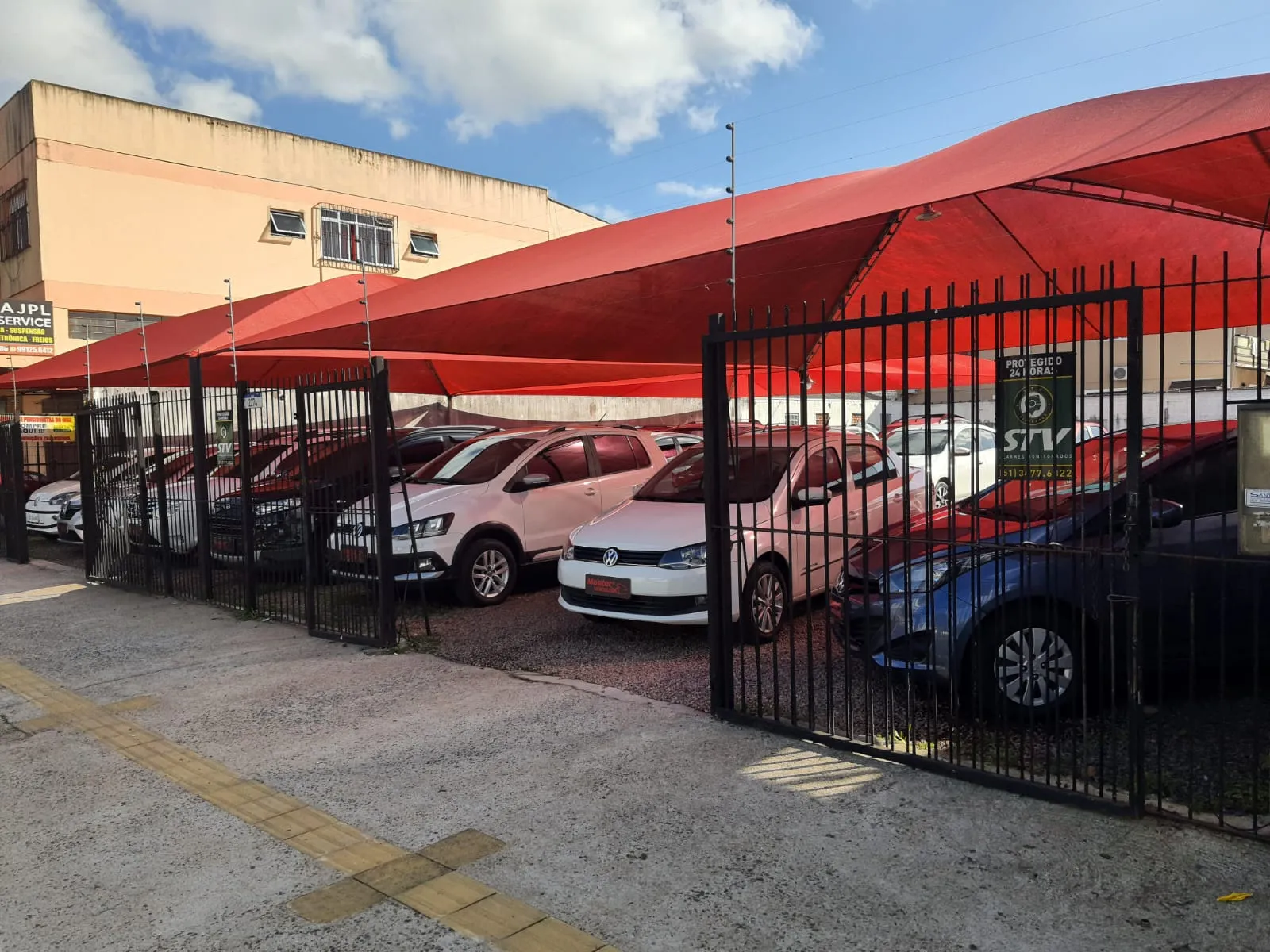 Fachada da loja Veículos à venda em Master Veiculos - Canoas - RS | Mobiauto