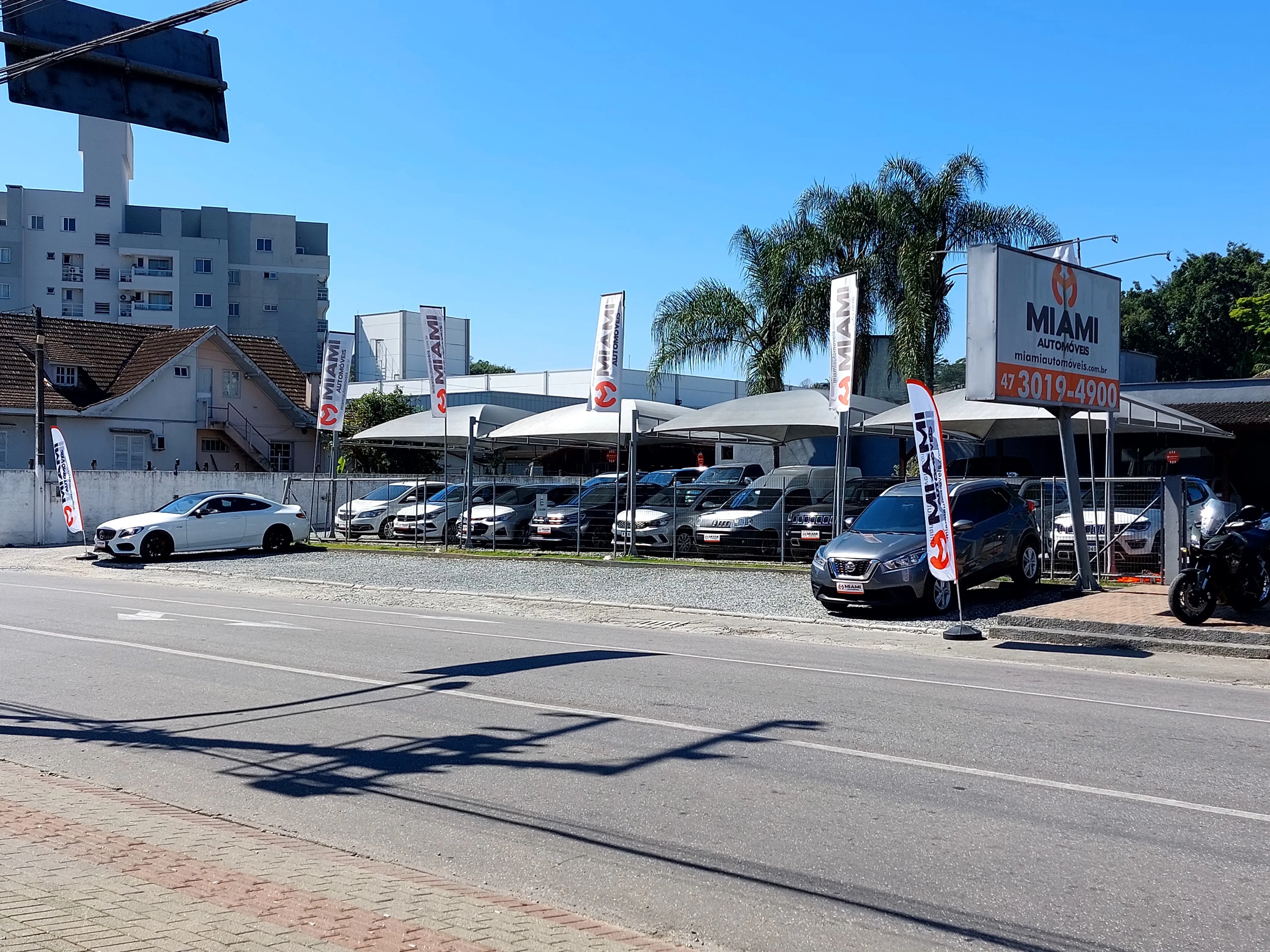 Fachada da loja Veículos à venda em Miami Automoveis - Brusque - SC | Mobiauto