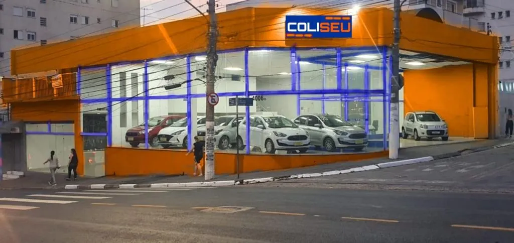 Fachada da loja COLISEU MULTIMARCAS COMERCIO DE AUTOMOVEIS LTDA - Guarulhos - SP