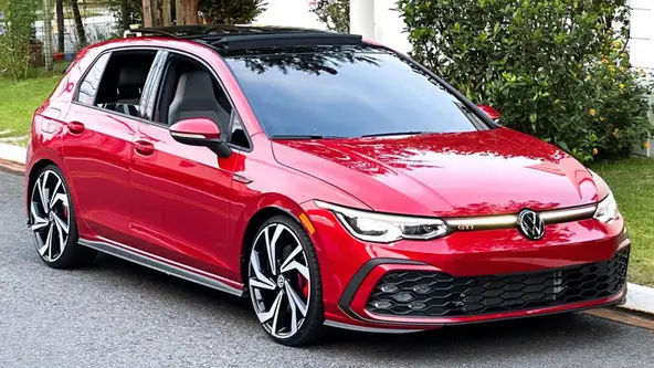 Versão topo de linha do hatch médio de oitava geração está anunciada por importação no País, mas a preço de carro de luxo