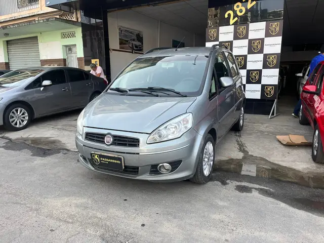 Carro Fiat Idea 2013 Attractive 1.4 8V (Flex)