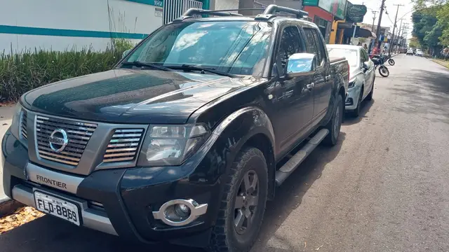 Carro Nissan Frontier 2014 2.5 TD CD 4x2 SV Attack