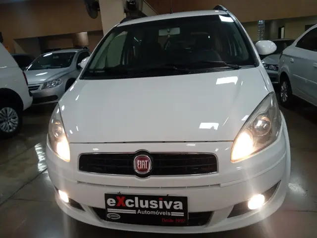 Carro Fiat Idea 2011 Attractive 1.4 8V (Flex)