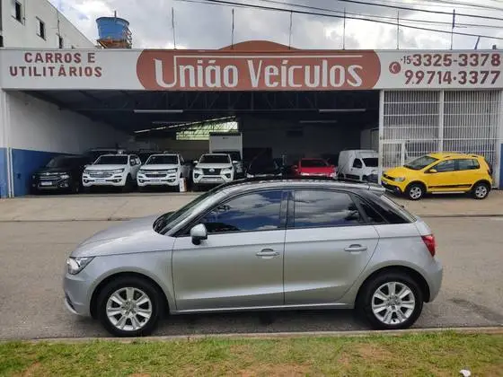 Carro Audi A1 2015 1.4 TFSI Sportback Attraction S Tronic