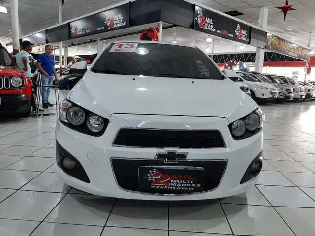 Carro Chevrolet Sonic 2013 Hatch LT