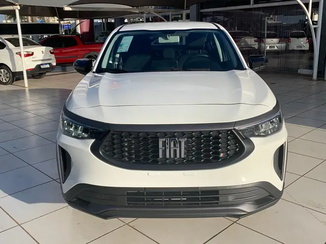 Carro Fiat Fastback 2025 Turbo 200