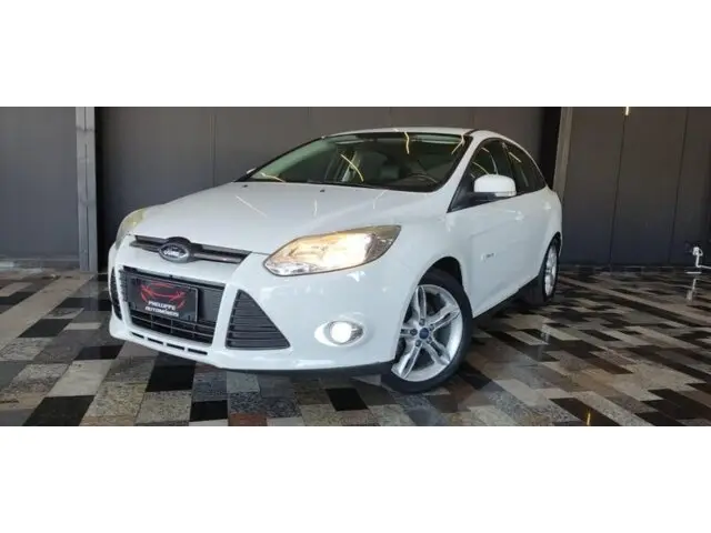 Carro Ford Focus Sedan 2015 SE 2.0 16V PowerShift (Aut)