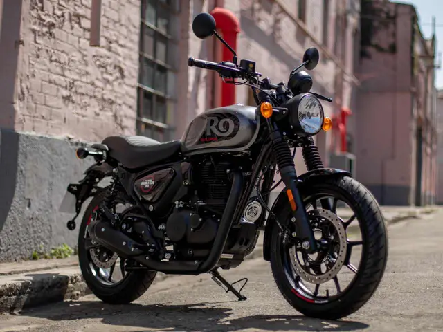 Carro Royal Enfield Hunter 350 2025 Dapper
