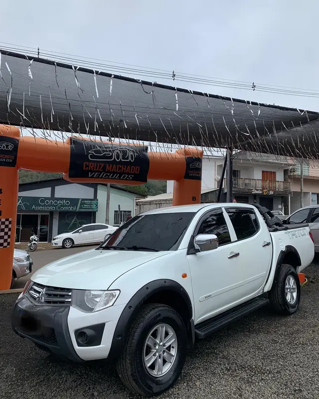 Carro Mitsubishi L200 Triton 2014 3.2 Di-D 4x4 GLX