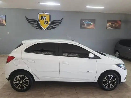 Carro Chevrolet Onix 2013 1.4 LT SPE/4