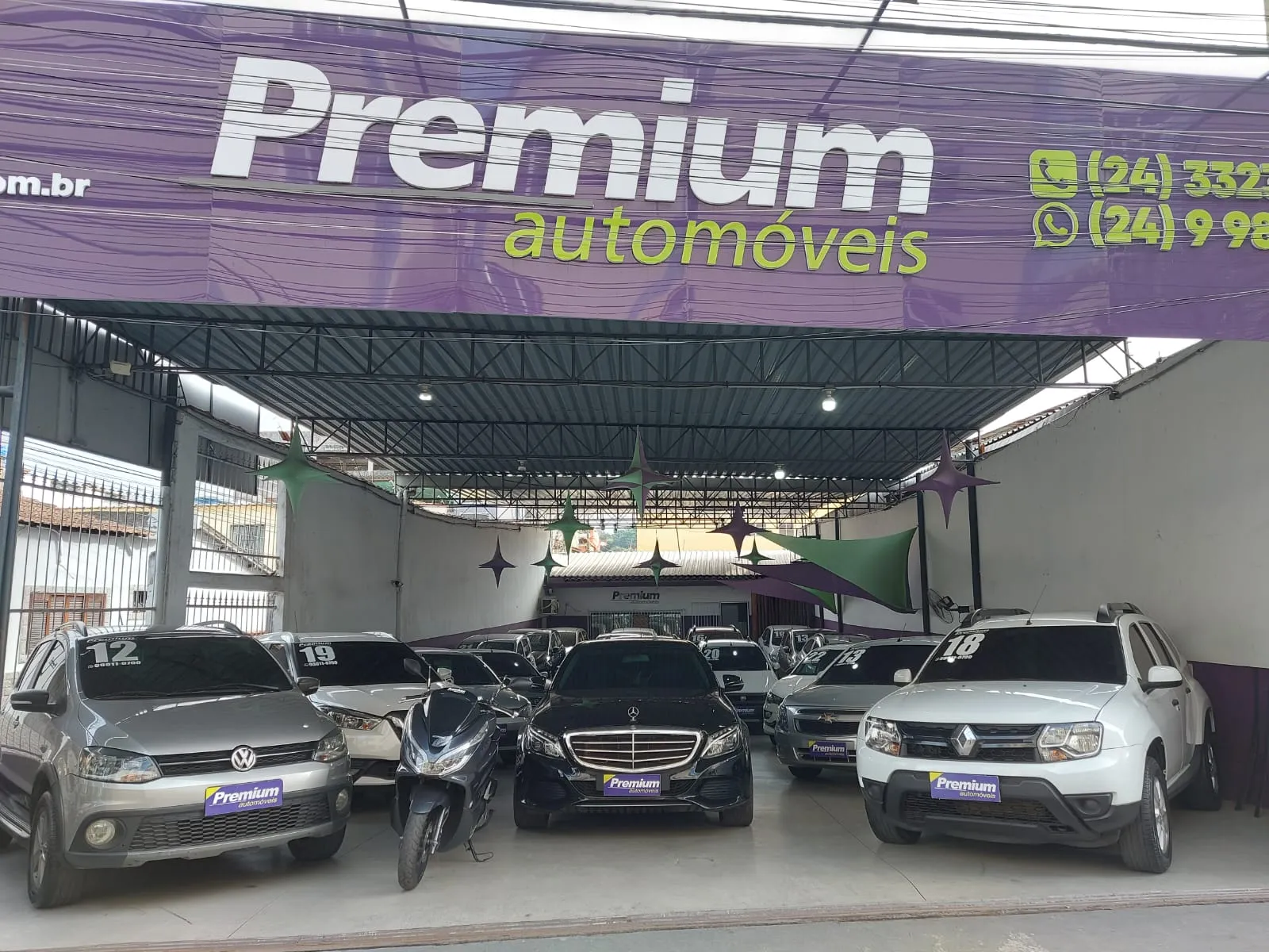 Fachada da loja Veículos à venda em Premium Automóveis  - Barra Mansa - RJ | Mobiauto