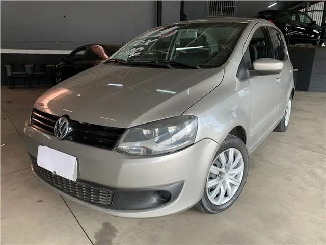 Carro Volkswagen Fox 2011 1.0 8V (Flex) 4p