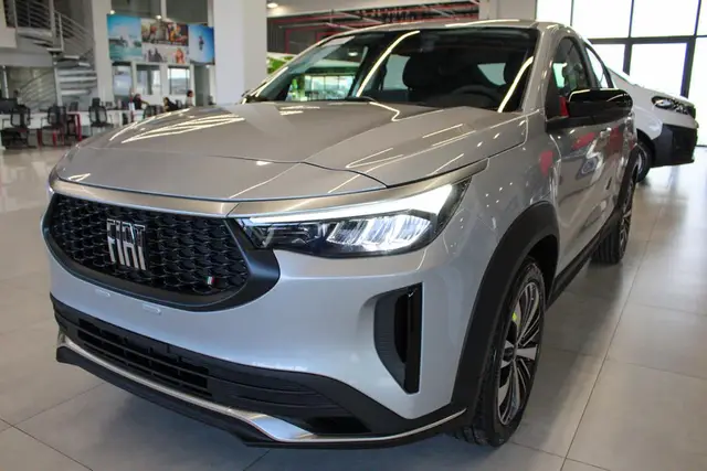 Carro Fiat Fastback 2025 Turbo 200