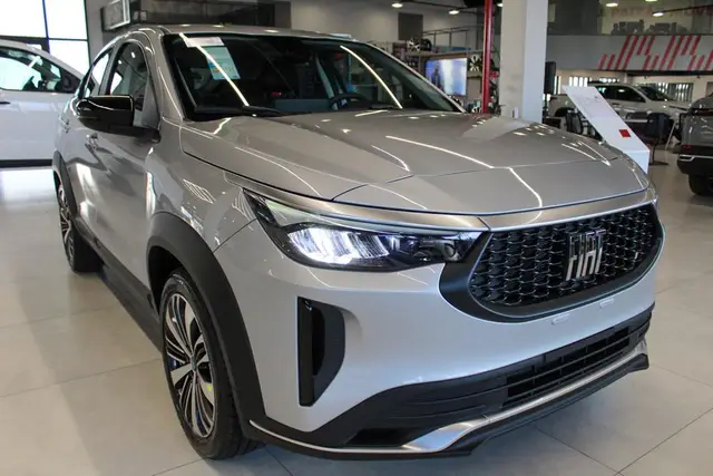 Carro Fiat Fastback 2025 Turbo 200