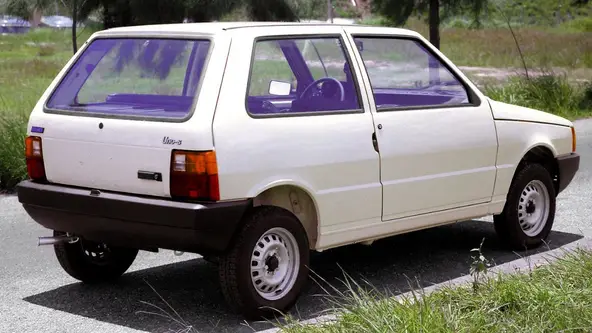 Fiat Uno Mille  Como era o primeiro carro popular do Brasil