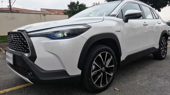 SUV compacto-médio derivado do Corolla sedan é o híbrido mais vendido no Brasil, e saiu na frente no uso do etanol com eletrificação